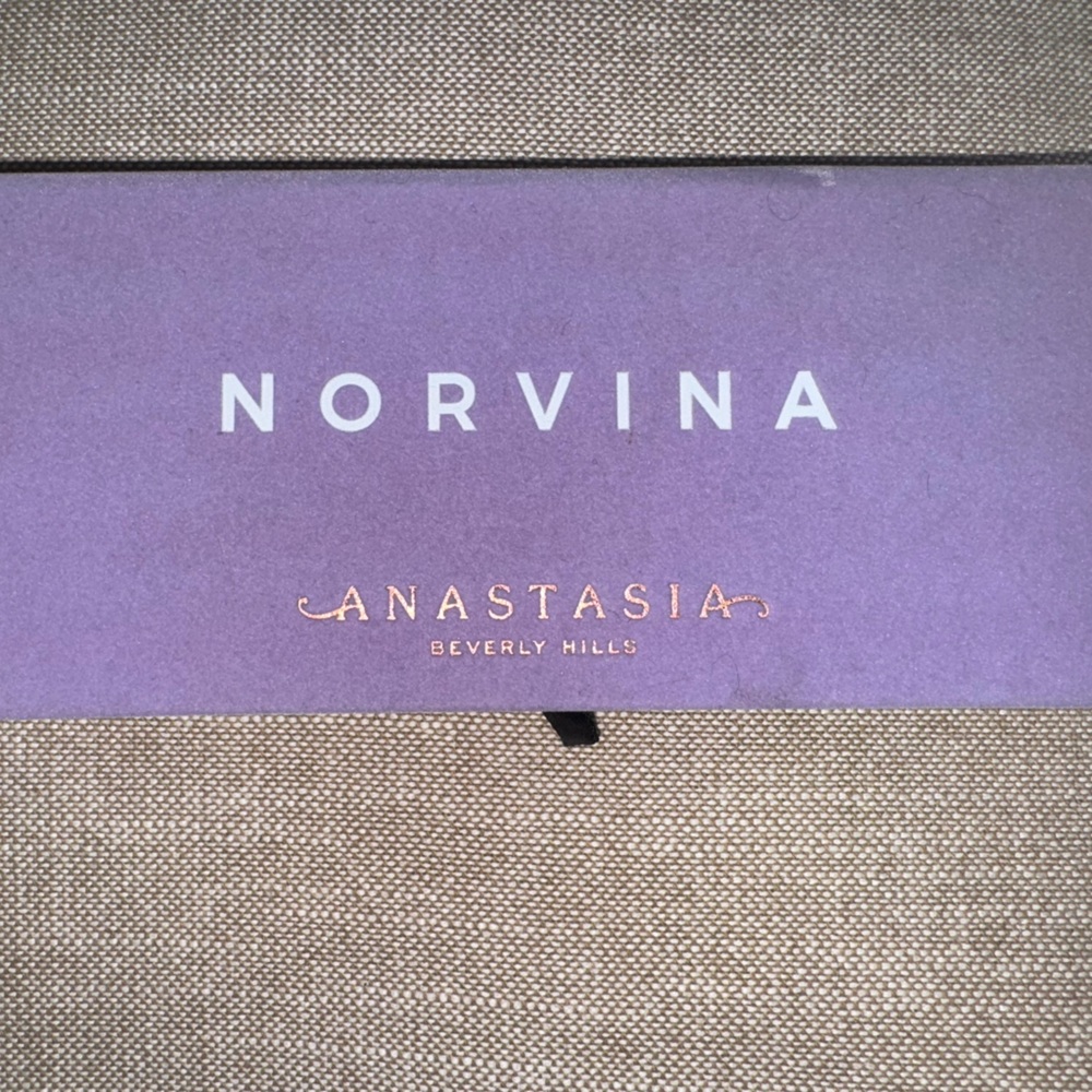Anastasia Beverly Hills Norvina in Lavender